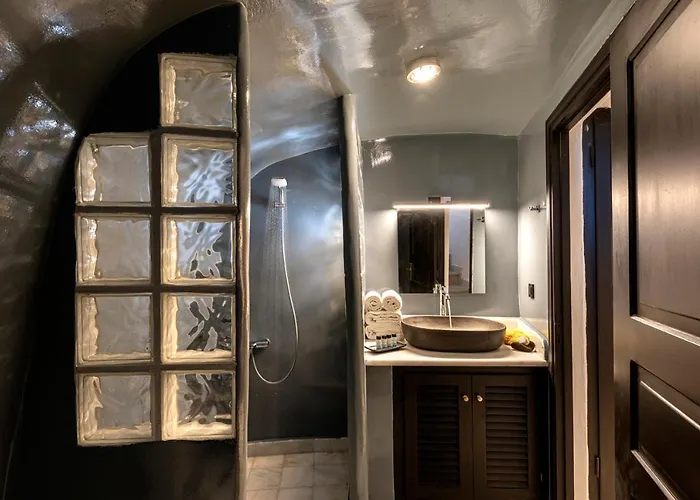 Pearl Of Caldera - Boutique By Pearl Collection