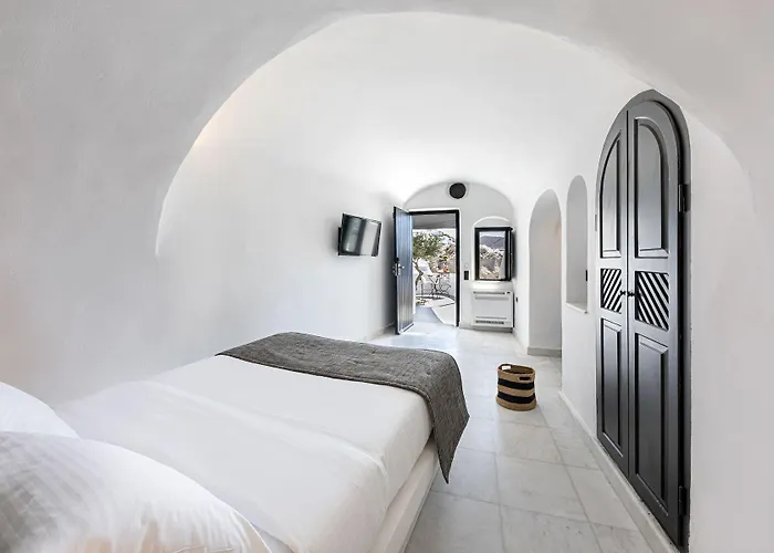 Pearl Of Caldera - Boutique By Pearl Collection