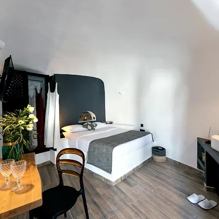 Pearl Of Caldera - Boutique By Pearl Collection