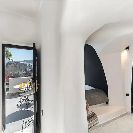 Pearl Of Caldera - Boutique By Pearl Collection