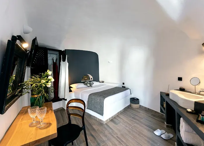 Pearl Of Caldera - Boutique By Pearl Collection